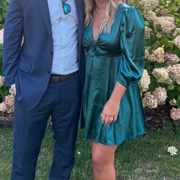 Green satin dress. Size large - Picture 2 of 2